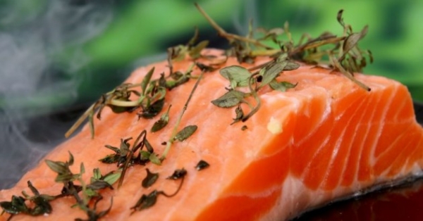 Salmone al vapore con erbette