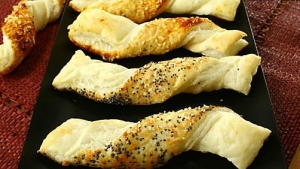 Bastoncini di pasta sfoglia al formaggio